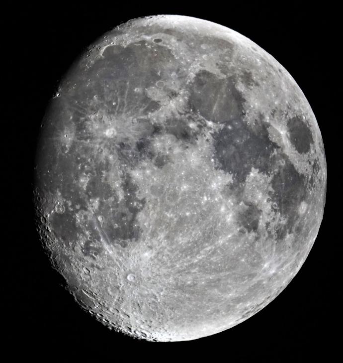 Der Mond kurz vor Vollmond   Bild: Hermann Schwarzer