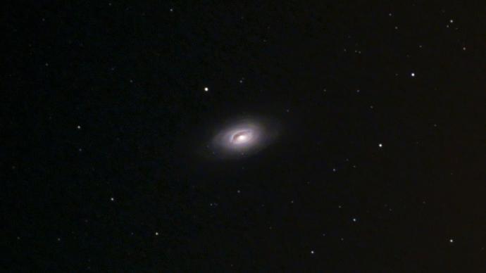 Die Galaxie M64 in der Jungfrau
